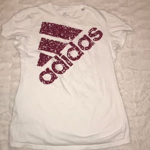 White Adidas GO-TO TEE with maroon logo
